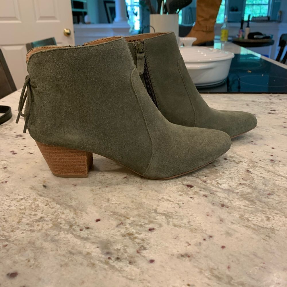 Tahari Charles Sage Green Lace Back Booties 7-1/2